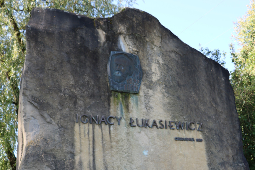 obelisk Łukasiewicza w Chorkówce