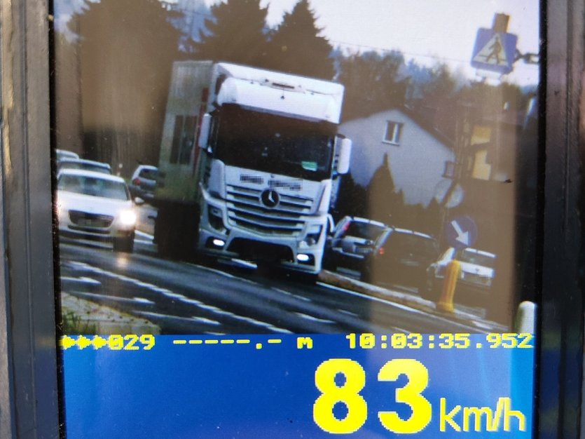 2300 zł mandatu za niebezpieczną jazdę 2300 zł mandatu za niebezpieczną jazdę