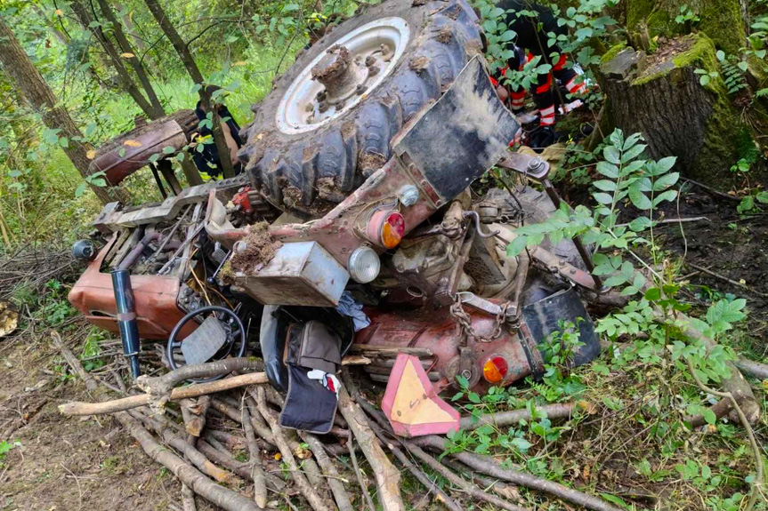72-latek przygnieciony przez traktor 72-latek przygnieciony przez traktor