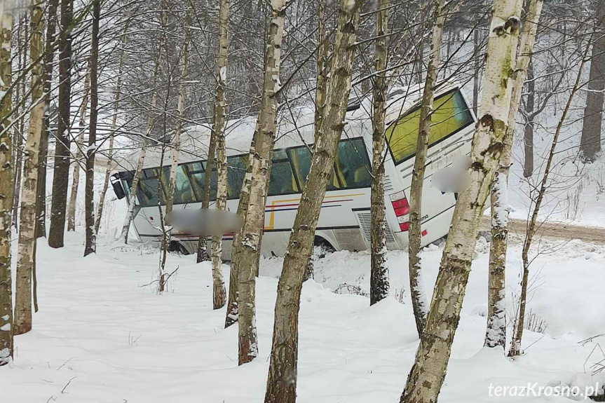 Autobus wjechał do rowu Autobus wjechał do rowu