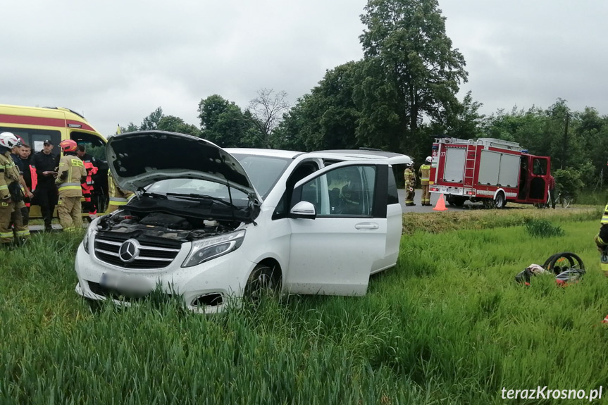 Bus zatrzymał się w polu Bus zatrzymał się w polu