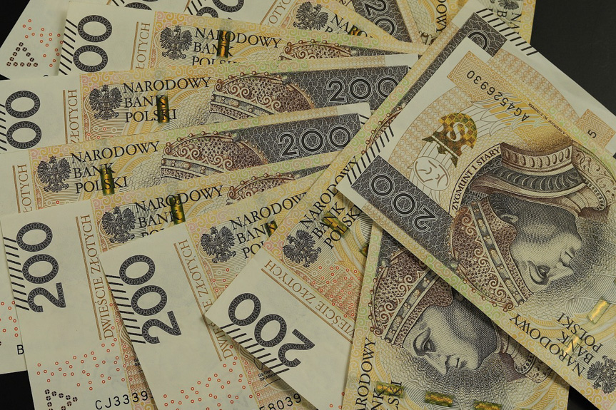 Chciała sprzedać ubranko dziecka, straciła 12 tys. zł Chciała sprzedać ubranko dziecka, straciła 12 tys. zł