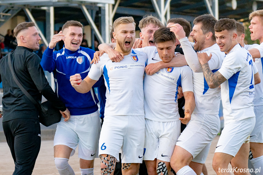 Decydujący gol w ostatnich sekundach! Karpaty Krosno pokonały Izolatora Boguchwała Decydujący gol w ostatnich sekundach! Karpaty Krosno pokonały Izolatora Boguchwała