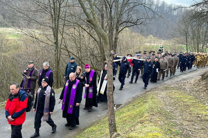 Droga krzyżowa służb mundurowych Droga krzyżowa służb mundurowych