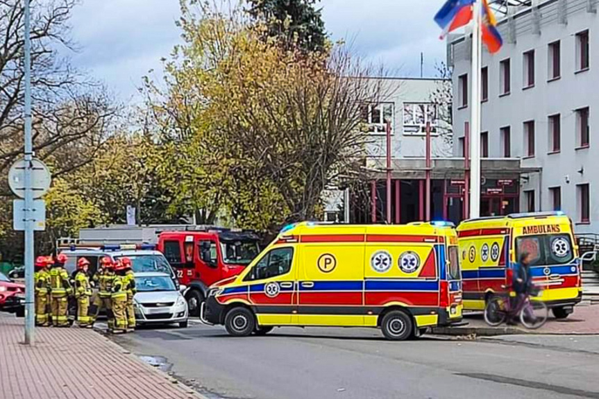 Dwie policjantki potrącone na przejściu dla pieszych Dwie policjantki potrącone na przejściu dla pieszych
