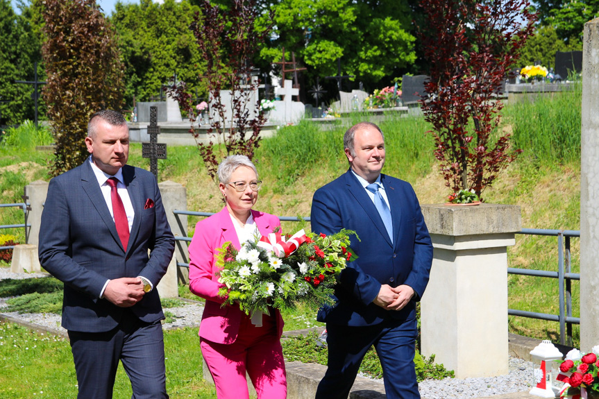 Gminne Obchody 233. rocznicy uchwalenia Konstytucji 3 maja w Tarnowcu Gminne Obchody 233. rocznicy uchwalenia Konstytucji 3 maja w Tarnowcu