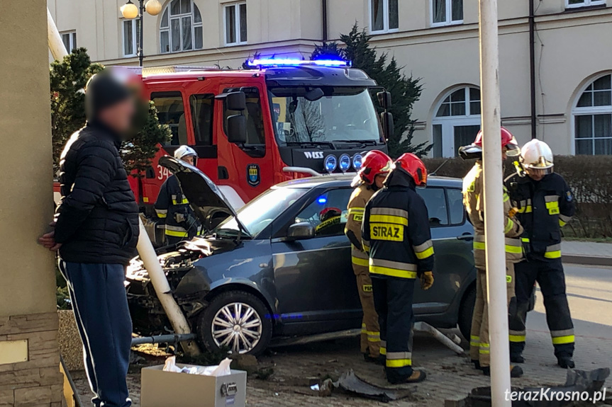 Iwonicz-Zdrój. Wjechała w maszt Iwonicz-Zdrój. Wjechała w maszt