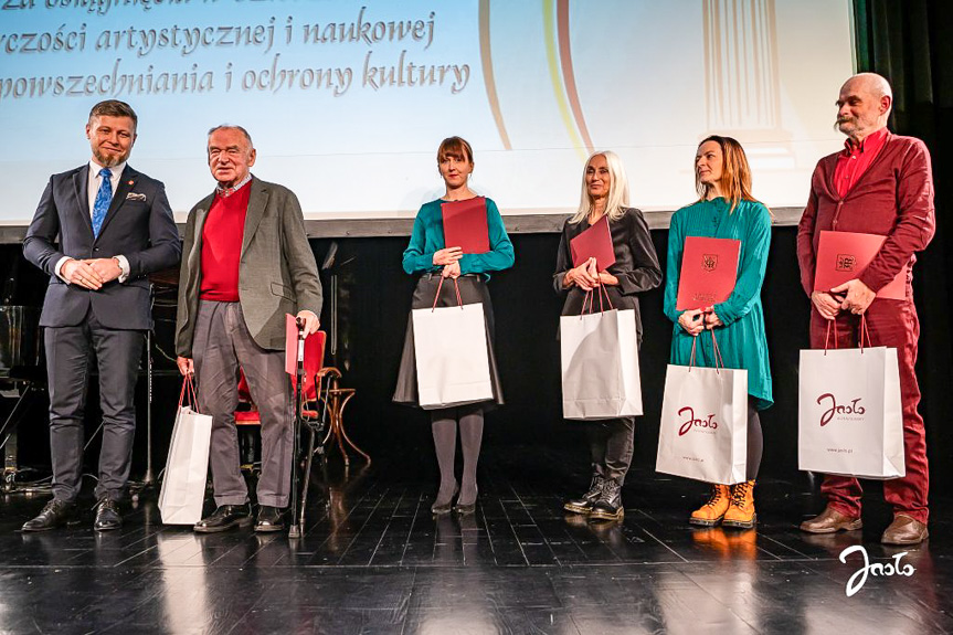 Jasło uhonorowało swoich wybitnych mieszkańców za osiągnięcia kulturalne Jasło uhonorowało swoich wybitnych mieszkańców za osiągnięcia kulturalne
