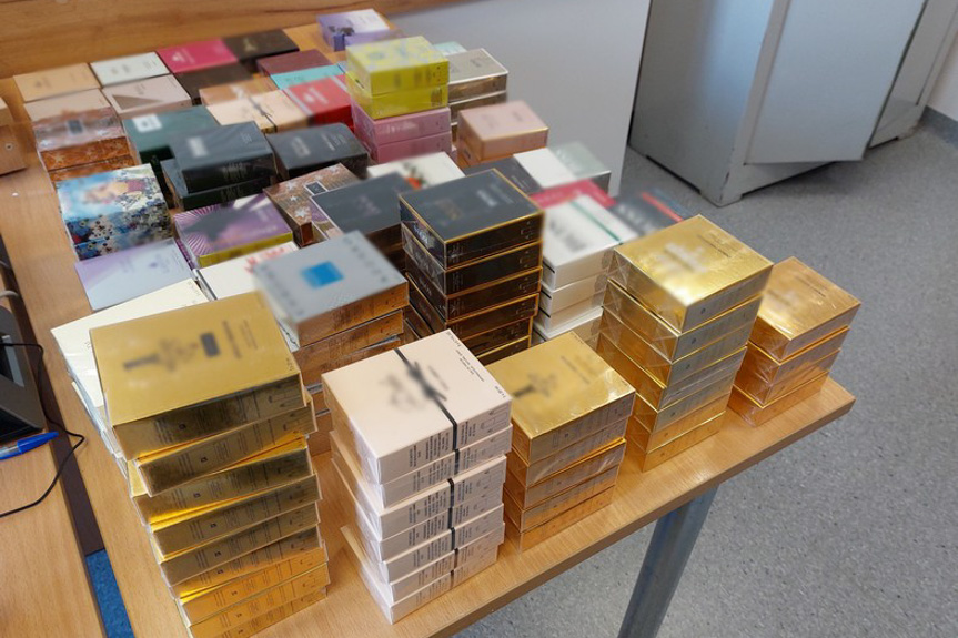 Krosno: 30-latka sprzedawała podrobione perfumy Krosno: 30-latka sprzedawała podrobione perfumy