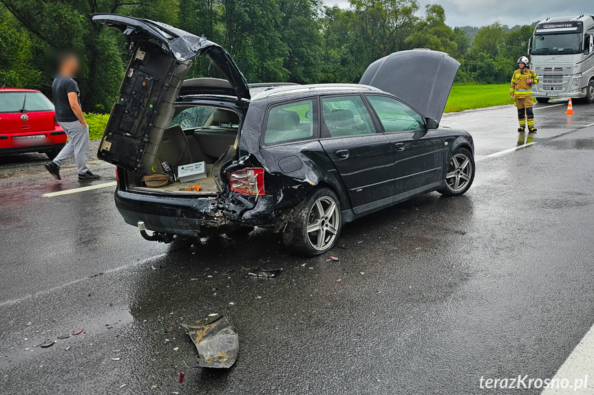 Lipowica. Zderzenie dwóch samochodów Lipowica. Zderzenie dwóch samochodów