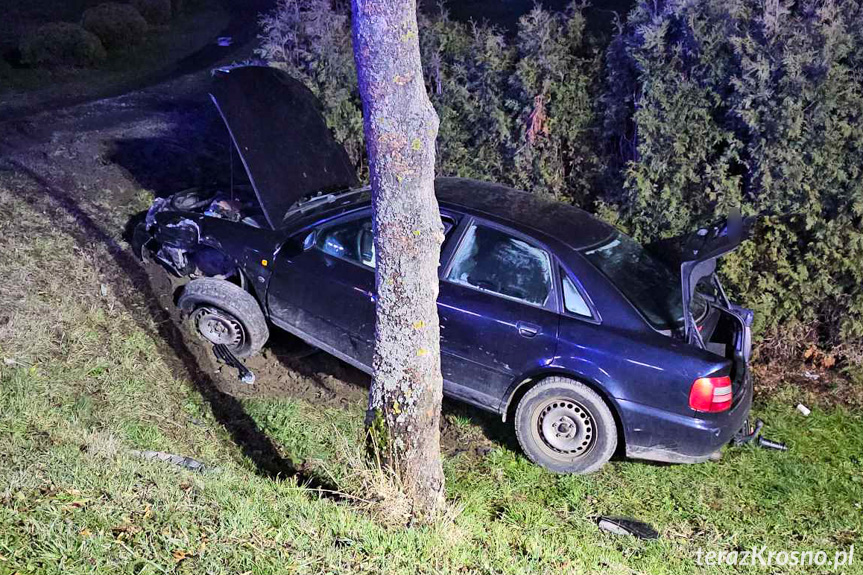 Nie chciała najechać na oponę. Uderzyła w przepust Nie chciała najechać na oponę. Uderzyła w przepust