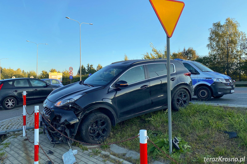 Nie ustąpiła pierwszeństwa przejazdu. Dwa rozbite auta i mandat Nie ustąpiła pierwszeństwa przejazdu. Dwa rozbite auta i mandat
