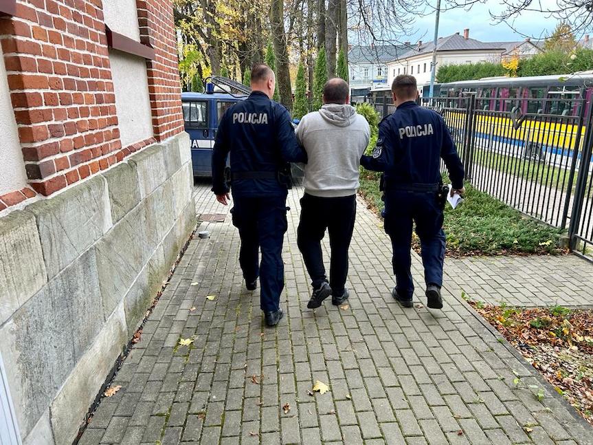 Nożownik zaatakował na rynku w Brzozowie Nożownik zaatakował na rynku w Brzozowie