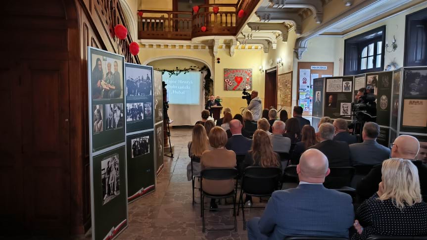 Otwarto wystawę poświęconą mjr "Hubalowi" Henrykowi Dobrzańskiemu Otwarto wystawę poświęconą mjr "Hubalowi" Henrykowi Dobrzańskiemu