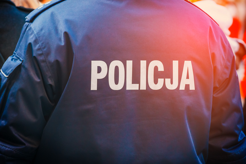 Pijany, bez uprawnień uderzył w drzewo Pijany, bez uprawnień uderzył w drzewo