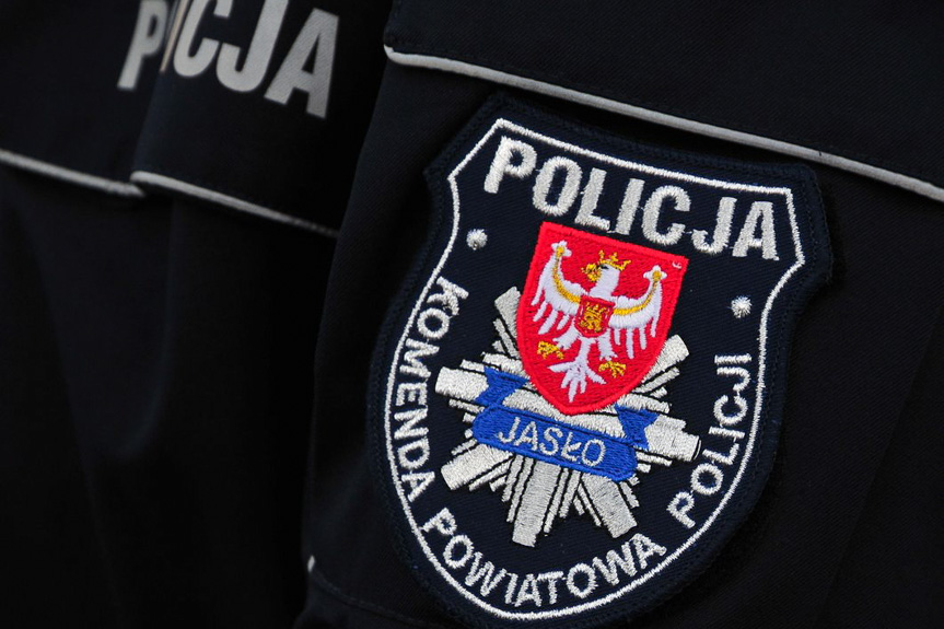 Pijany mężczyzna zaatakował policjantów Pijany mężczyzna zaatakował policjantów