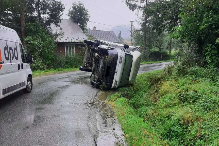 Pojazd na boku w Dzielcu Pojazd na boku w Dzielcu