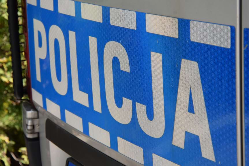 Poniesie konsekwencje za znieważenie policjantów i uszkodzenie pojazdu Poniesie konsekwencje za znieważenie policjantów i uszkodzenie pojazdu