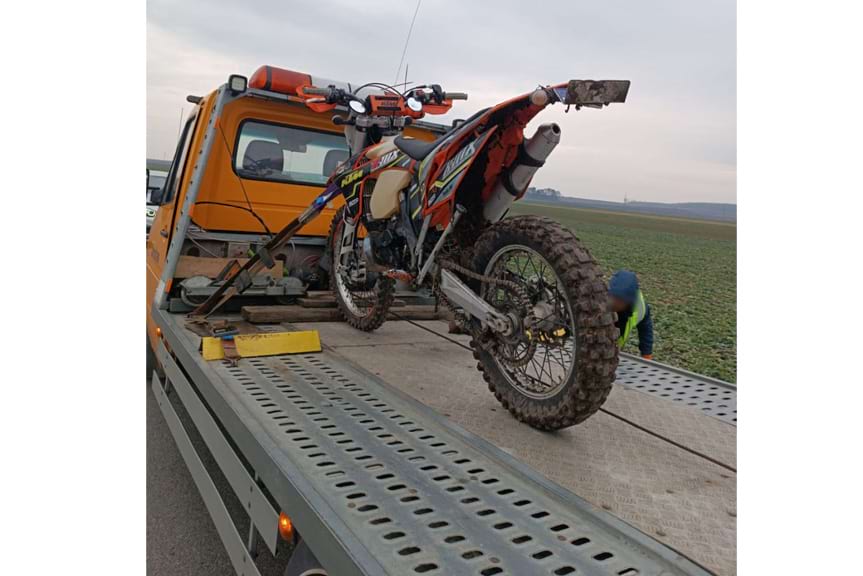 Pościg za 19-letnim motocyklistą. Złamał szereg przepisów Pościg za 19-letnim motocyklistą. Złamał szereg przepisów