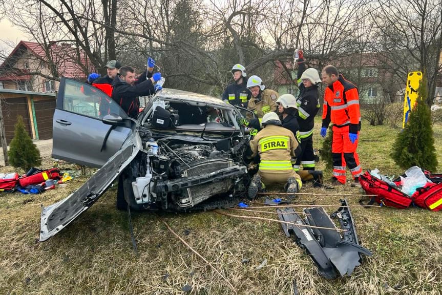 Poważny wypadek w Czaszynie. Młody kierowca w szpitalu Poważny wypadek w Czaszynie. Młody kierowca w szpitalu