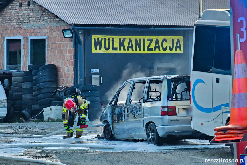 Pożar citroena na Mięsowicza Pożar citroena na Mięsowicza