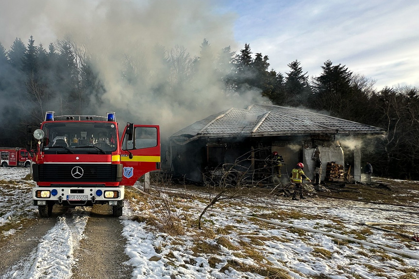 Pożar domu w Połomii. Rodzina straciła dach nad głową Pożar domu w Połomii. Rodzina straciła dach nad głową