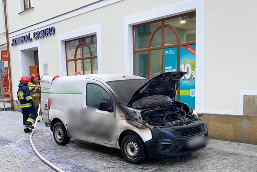 Pożar samochodu dostawczego w Krośnie Pożar samochodu dostawczego w Krośnie