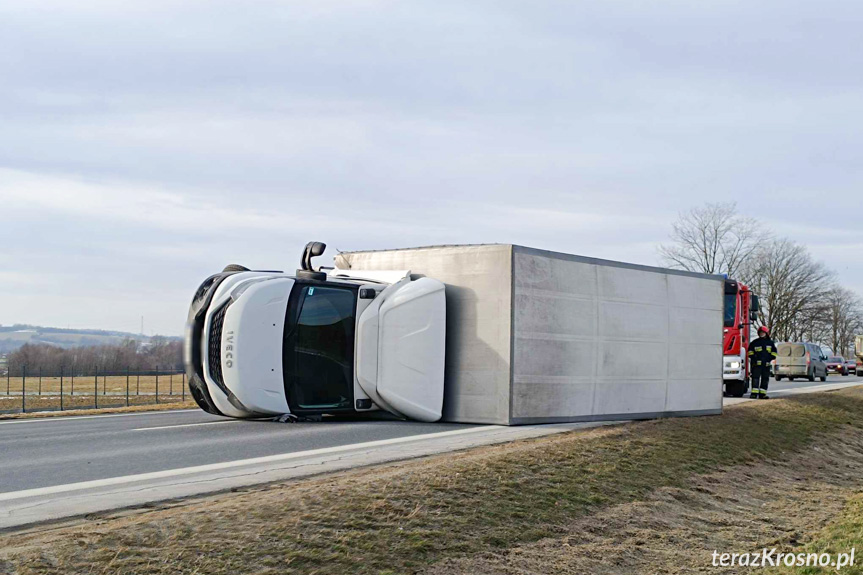 Silny wiatr zdmuchnął dostawcze iveco Silny wiatr zdmuchnął dostawcze iveco