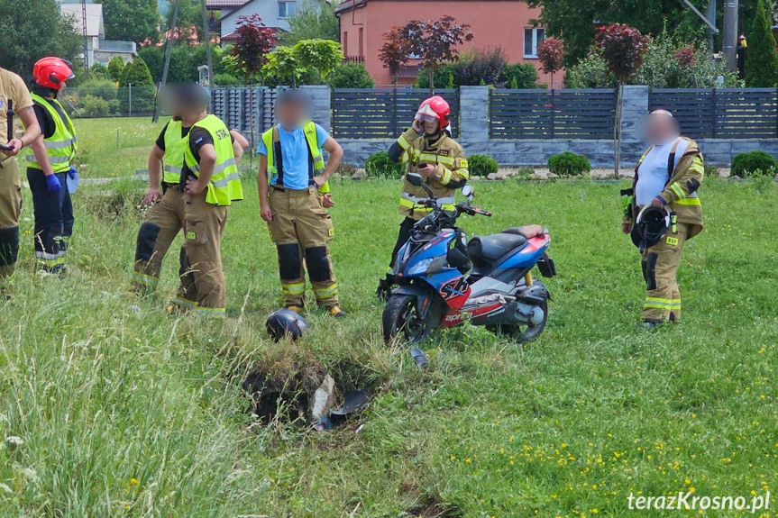 Skuterem uderzył w przepust. Wypadek w Cergowej Skuterem uderzył w przepust. Wypadek w Cergowej
