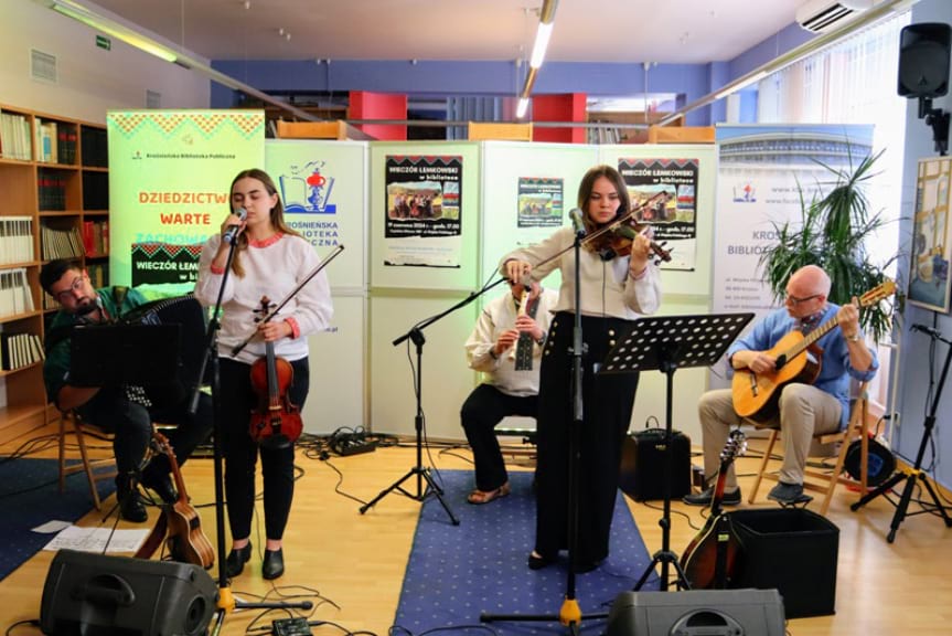 Spotkanie historii, muzyki i sztuki czyli wieczór łemkowski w bibliotece Spotkanie historii, muzyki i sztuki czyli wieczór łemkowski w bibliotece