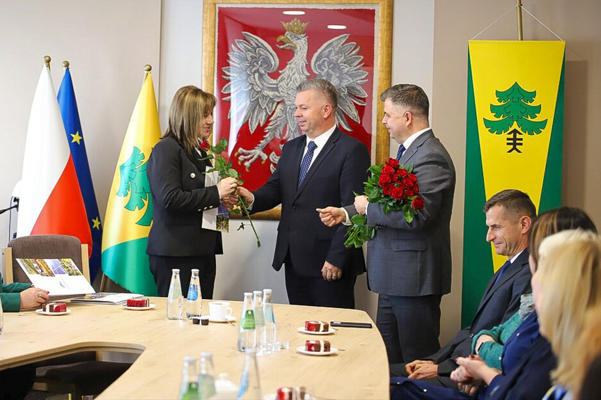 Święto Edukacji w Gminie Jedlicze. Pedagodzy docenieni za osiągnięcia Święto Edukacji w Gminie Jedlicze. Pedagodzy docenieni za osiągnięcia