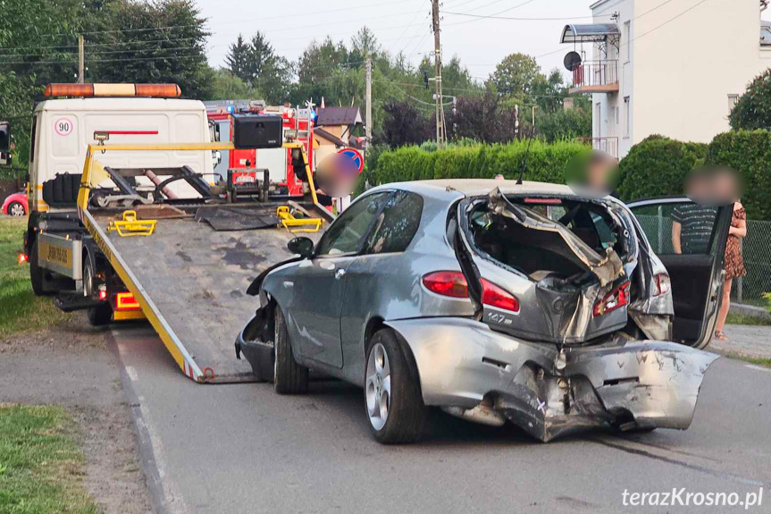 Szaleńca jazda kierowcy Alfa Romeo zakończona w rowie Szaleńca jazda kierowcy Alfa Romeo zakończona w rowie