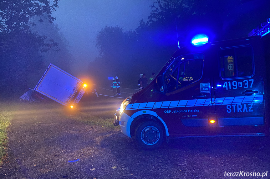 Tir w rowie na DK19 w Woli Komborskiej Tir w rowie na DK19 w Woli Komborskiej