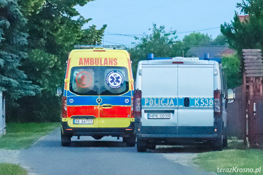 Tragedia w Krośnie. 71-latek przygnieciony przez samochód Tragedia w Krośnie. 71-latek przygnieciony przez samochód