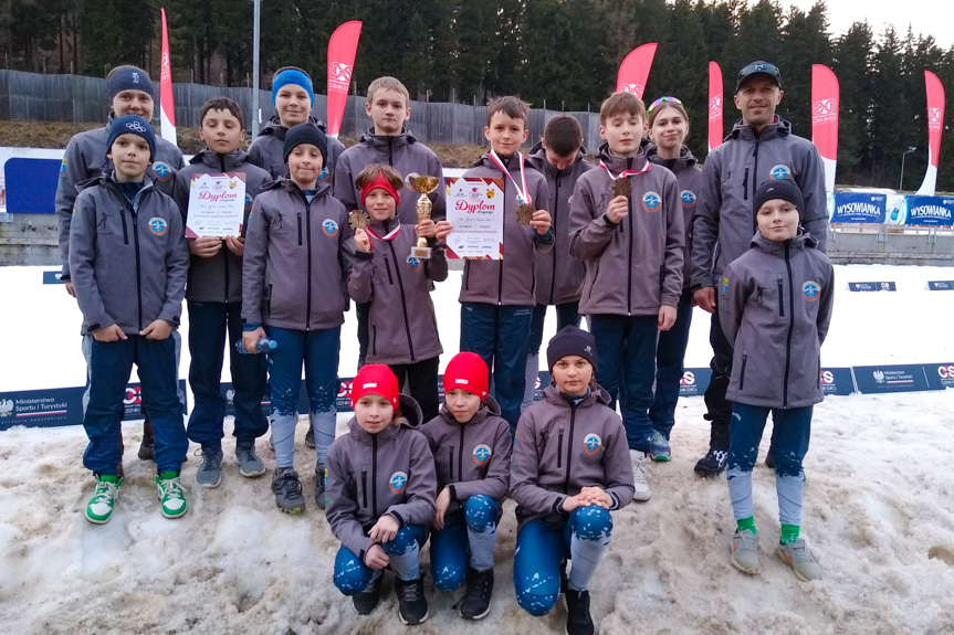 Triumf młodych biathlonistów Triumf młodych biathlonistów