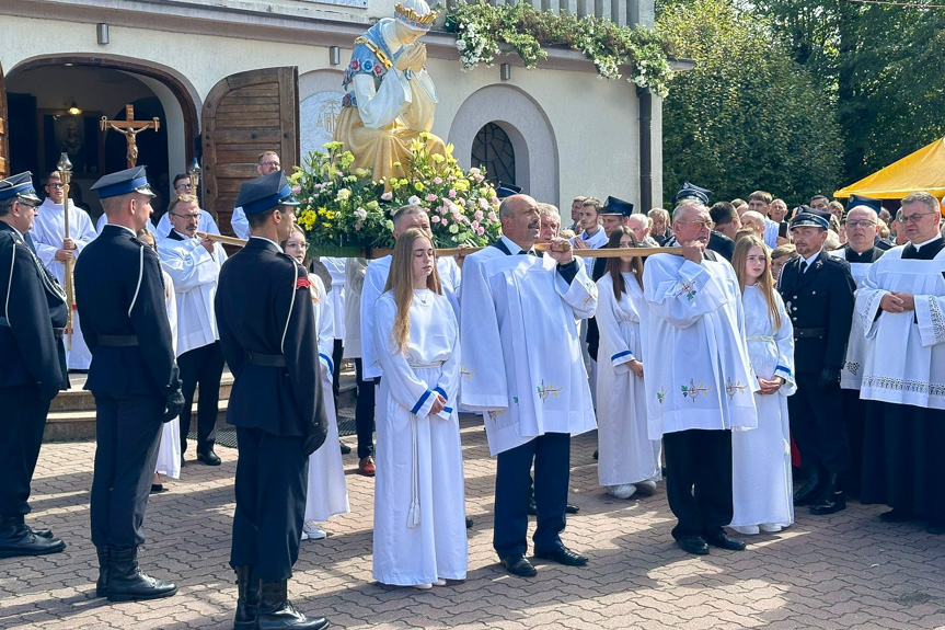 Tysiące wiernych na odpuście w Dębowcu Tysiące wiernych na odpuście w Dębowcu