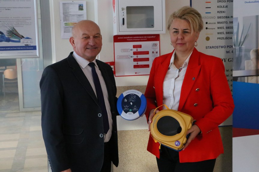 Urządzenie ratujące życie w Starostwie Powiatowym w Krośnie Urządzenie ratujące życie w Starostwie Powiatowym w Krośnie