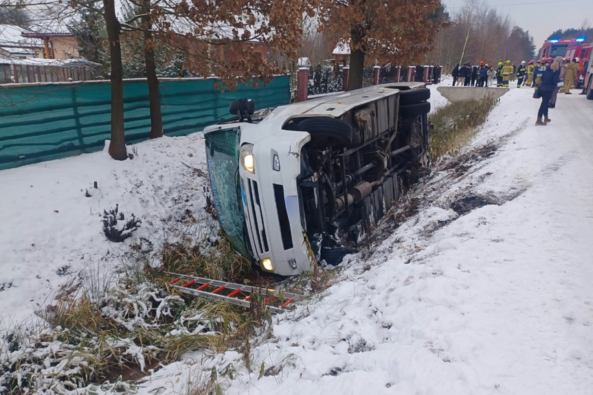 Wypadek szkolnego busa w miejscowości Grochowe Wypadek szkolnego busa w miejscowości Grochowe