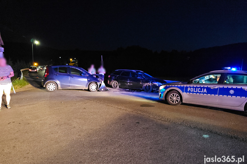 Wypadek w Kątach. Zderzenie dwóch samochodów Wypadek w Kątach. Zderzenie dwóch samochodów