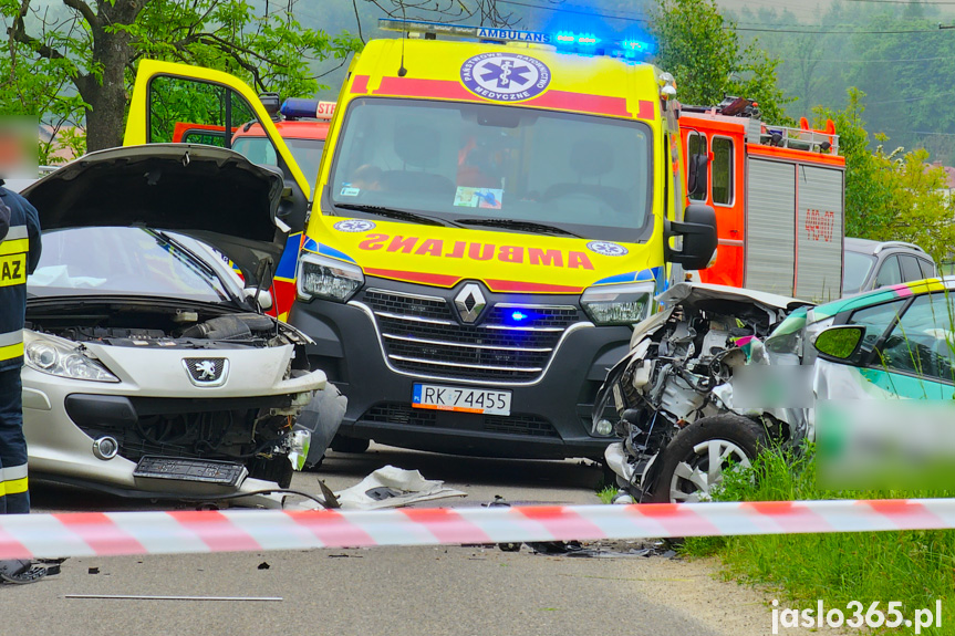 Wypadek w Zarzeczu, zderzenie dwóch samochodów osobowych Wypadek w Zarzeczu, zderzenie dwóch samochodów osobowych