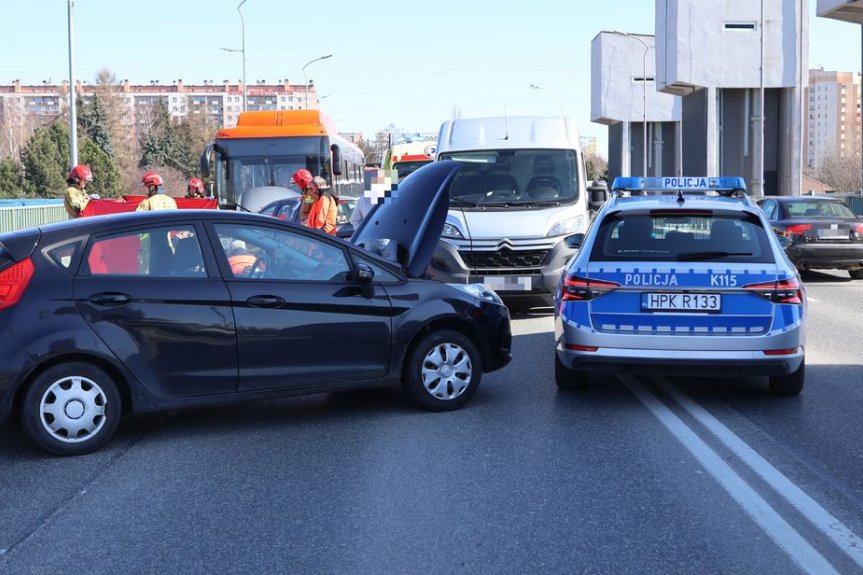 Zdarzenie drogowe na al. Powstańców Warszawy. Zmarł kierujący peugeotem Zdarzenie drogowe na al. Powstańców Warszawy. Zmarł kierujący peugeotem