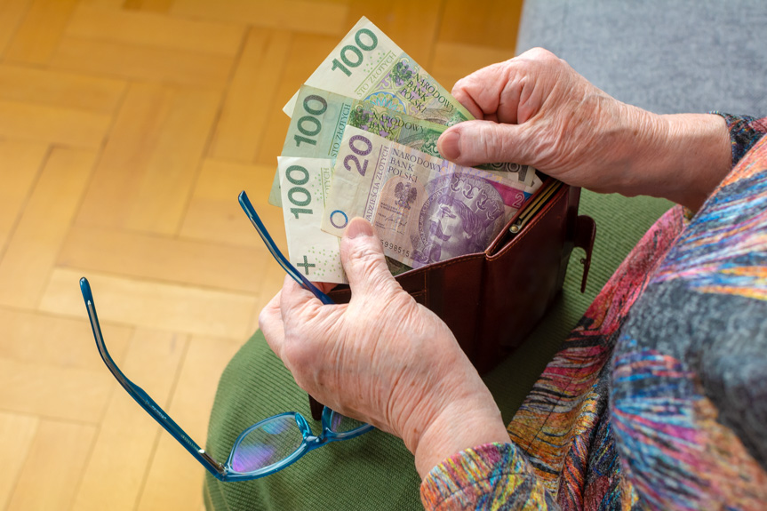 Zdążą przed wigilią. Emerytury i renty z ZUS dotrą przed świętami Zdążą przed wigilią. Emerytury i renty z ZUS dotrą przed świętami