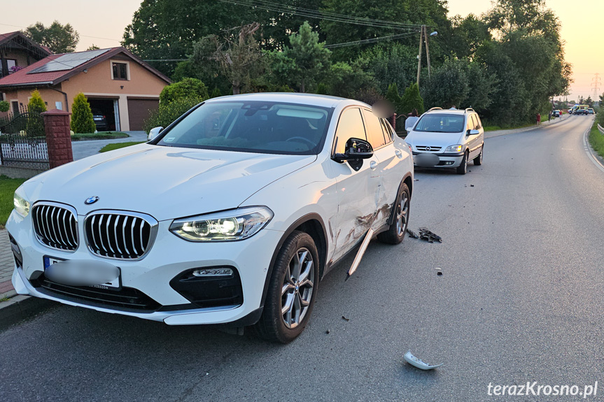 Zderzenie bmw i peugeota w Iskrzyni Zderzenie bmw i peugeota w Iskrzyni