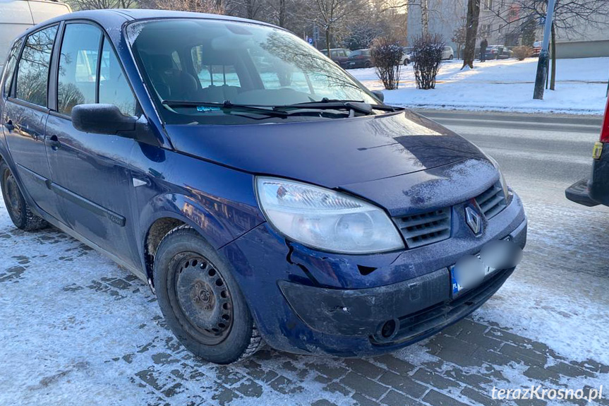 Zderzenie dwóch renault w Krośnie Zderzenie dwóch renault w Krośnie