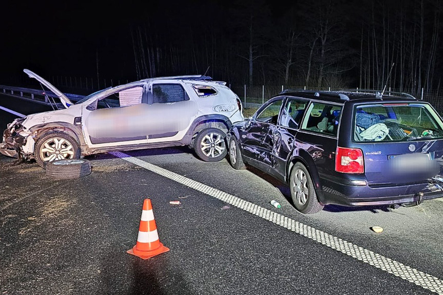 Zderzenie dwóch samochodów. Sprawca pijany Zderzenie dwóch samochodów. Sprawca pijany