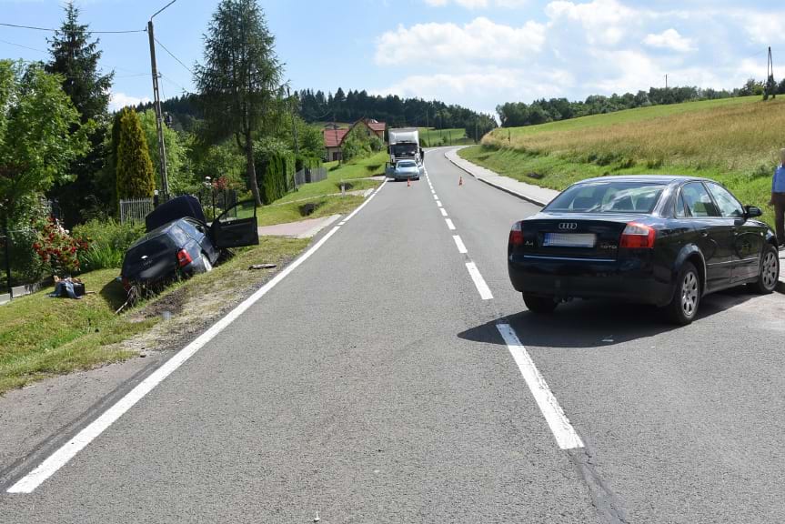 Zderzenie dwóch samochodów. Trzy osoby ranne Zderzenie dwóch samochodów. Trzy osoby ranne