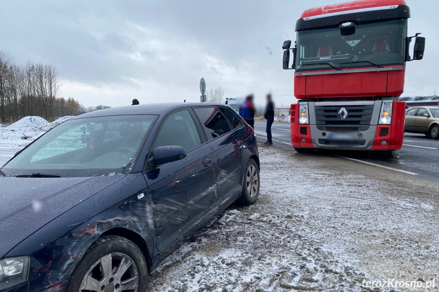 Zderzenie osobówki z ciężarówką w Krościenku Wyżnym Zderzenie osobówki z ciężarówką w Krościenku Wyżnym