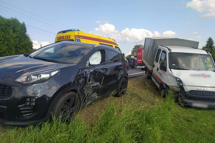 Zderzenie samochodów Grabownicy Starzeńskiej Zderzenie samochodów Grabownicy Starzeńskiej