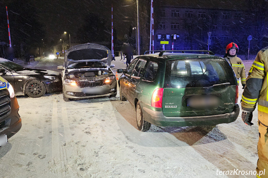 Zderzenie trzech samochodów w Krośnie Zderzenie trzech samochodów w Krośnie