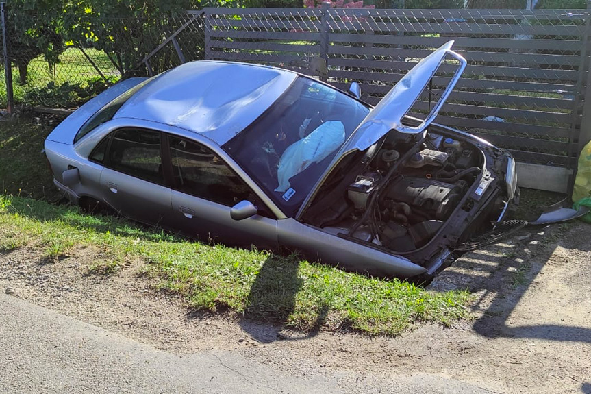 Zjechał z drogi i uderzył w przepust Zjechał z drogi i uderzył w przepust